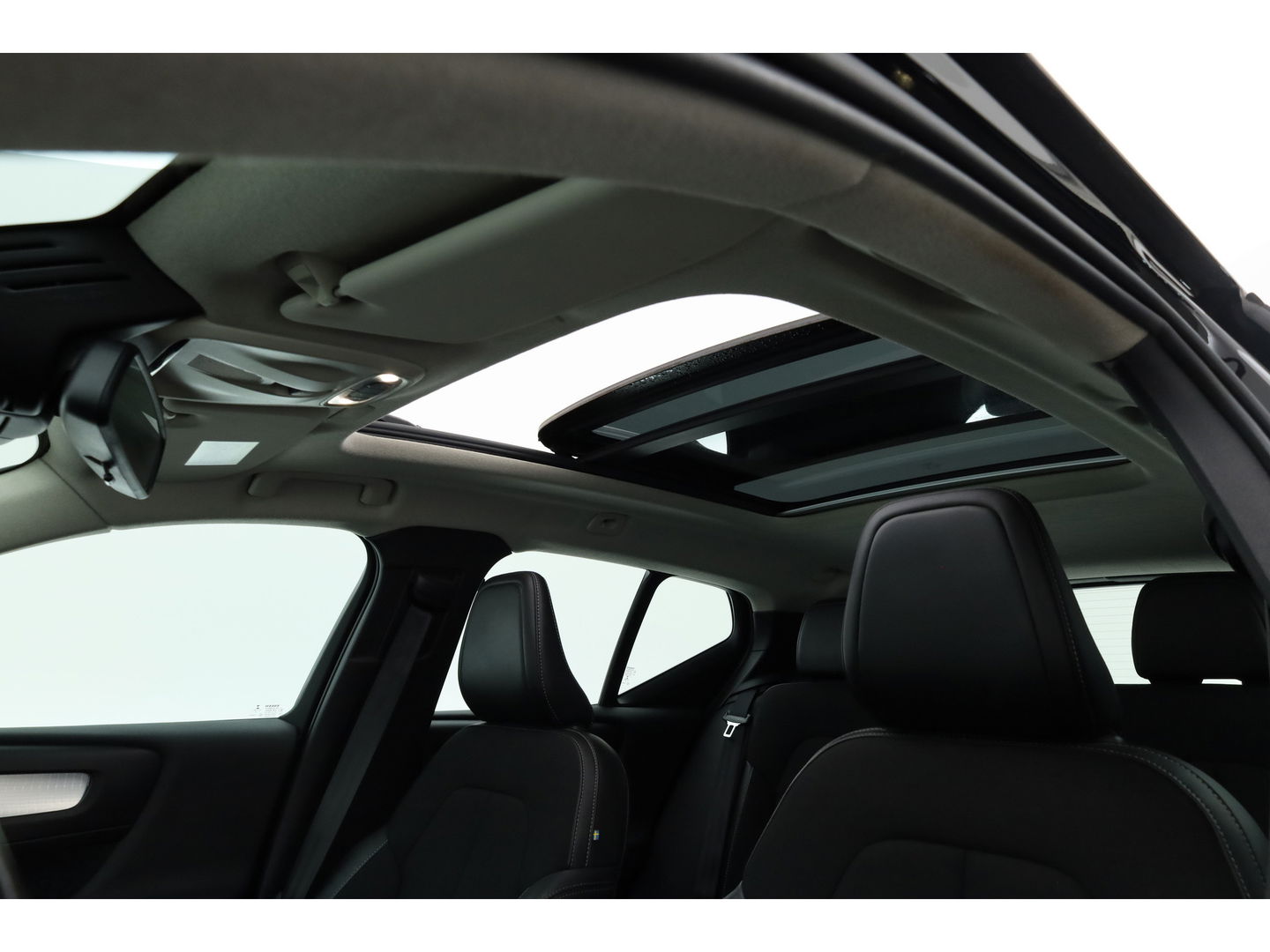 Volvo XC40 1.5 T3 Momentum | Pano-dak | Trekhaak | Navi | Cruise | PDC voor + achter |