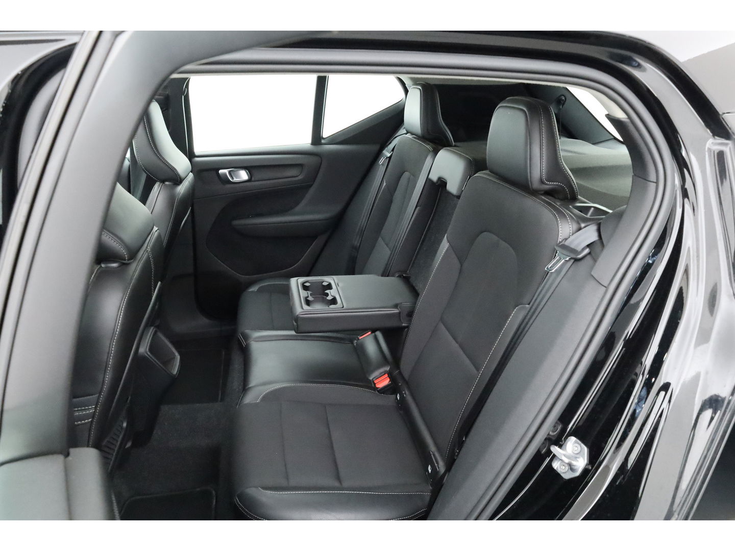 Volvo XC40 1.5 T3 Momentum | Pano-dak | Trekhaak | Navi | Cruise | PDC voor + achter |