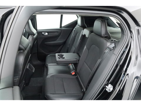 Volvo XC40 1.5 T3 Momentum | Pano-dak | Trekhaak | Navi | Cruise | PDC voor + achter |