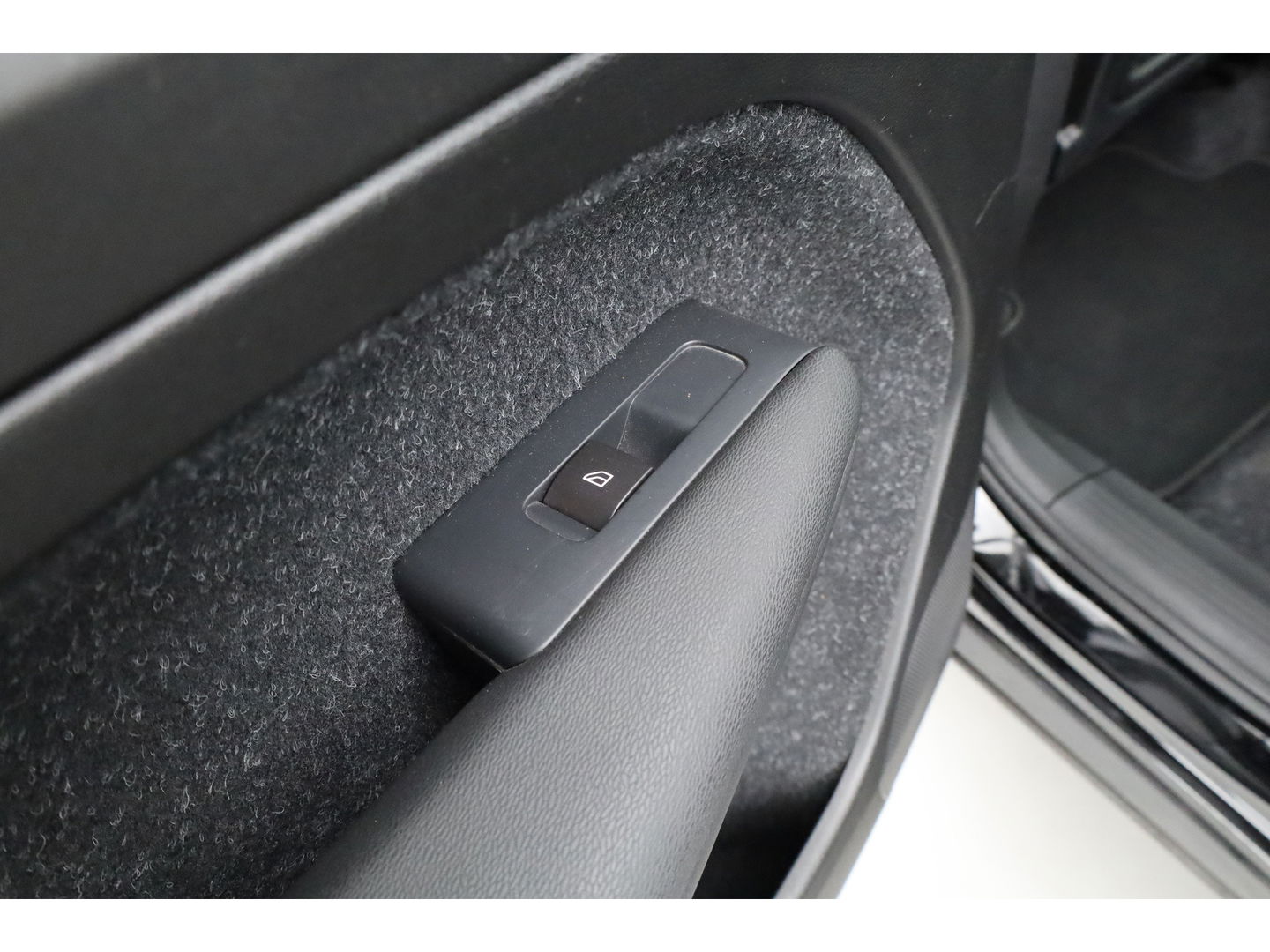 Volvo XC40 1.5 T3 Momentum | Pano-dak | Trekhaak | Navi | Cruise | PDC voor + achter |