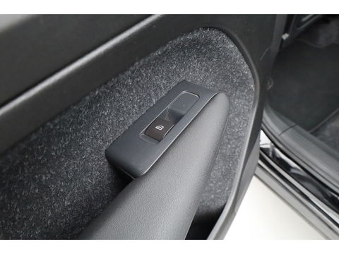 Volvo XC40 1.5 T3 Momentum | Pano-dak | Trekhaak | Navi | Cruise | PDC voor + achter |