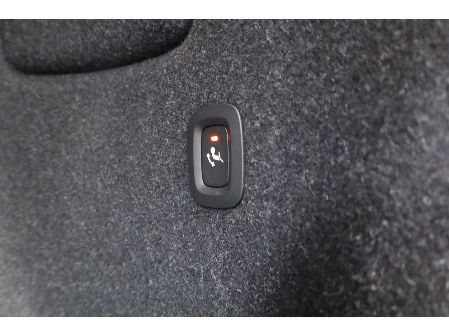 Volvo XC40 1.5 T3 Momentum | Pano-dak | Trekhaak | Navi | Cruise | PDC voor + achter |