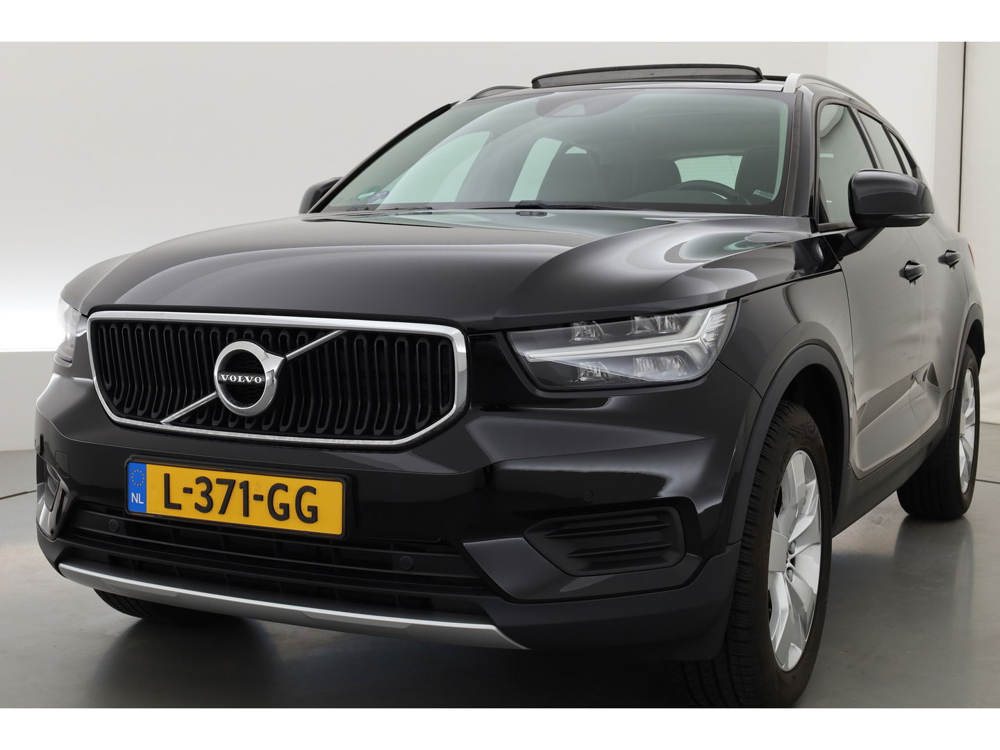 Volvo XC40 1.5 T3 Momentum | Pano-dak | Trekhaak | Navi | Cruise | PDC voor + achter |