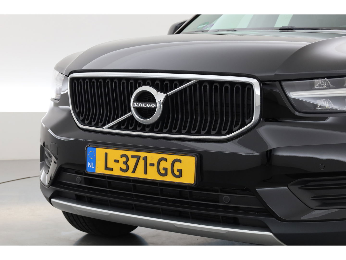 Volvo XC40 1.5 T3 Momentum | Pano-dak | Trekhaak | Navi | Cruise | PDC voor + achter |