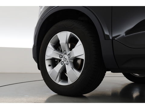 Volvo XC40 1.5 T3 Momentum | Pano-dak | Trekhaak | Navi | Cruise | PDC voor + achter |