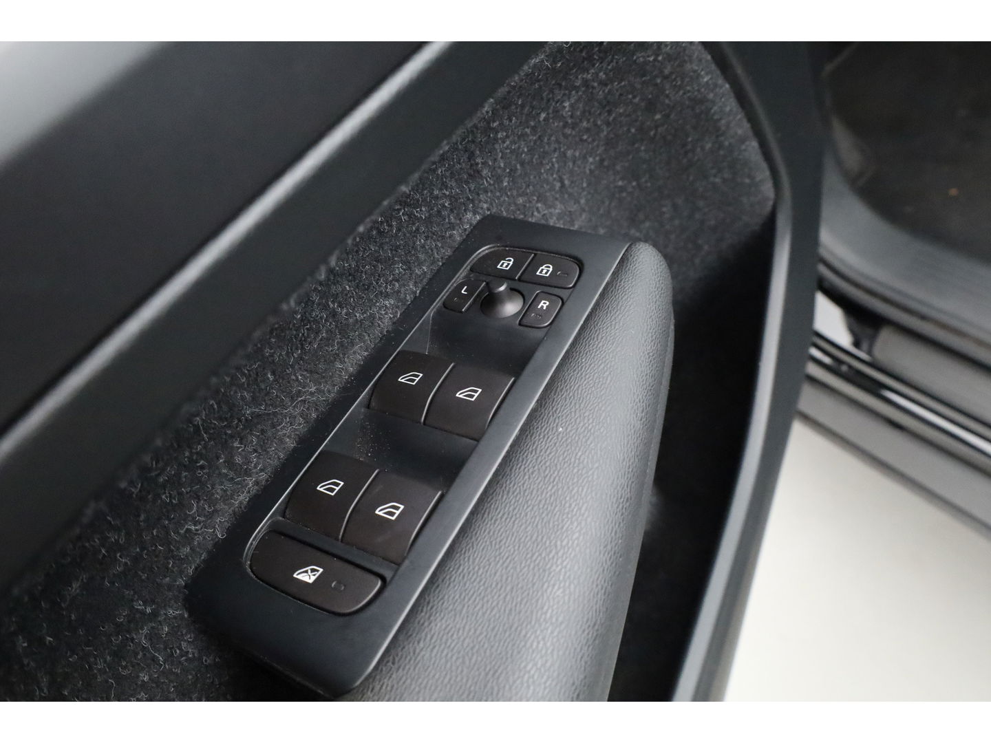 Volvo XC40 1.5 T3 Momentum | Pano-dak | Trekhaak | Navi | Cruise | PDC voor + achter |