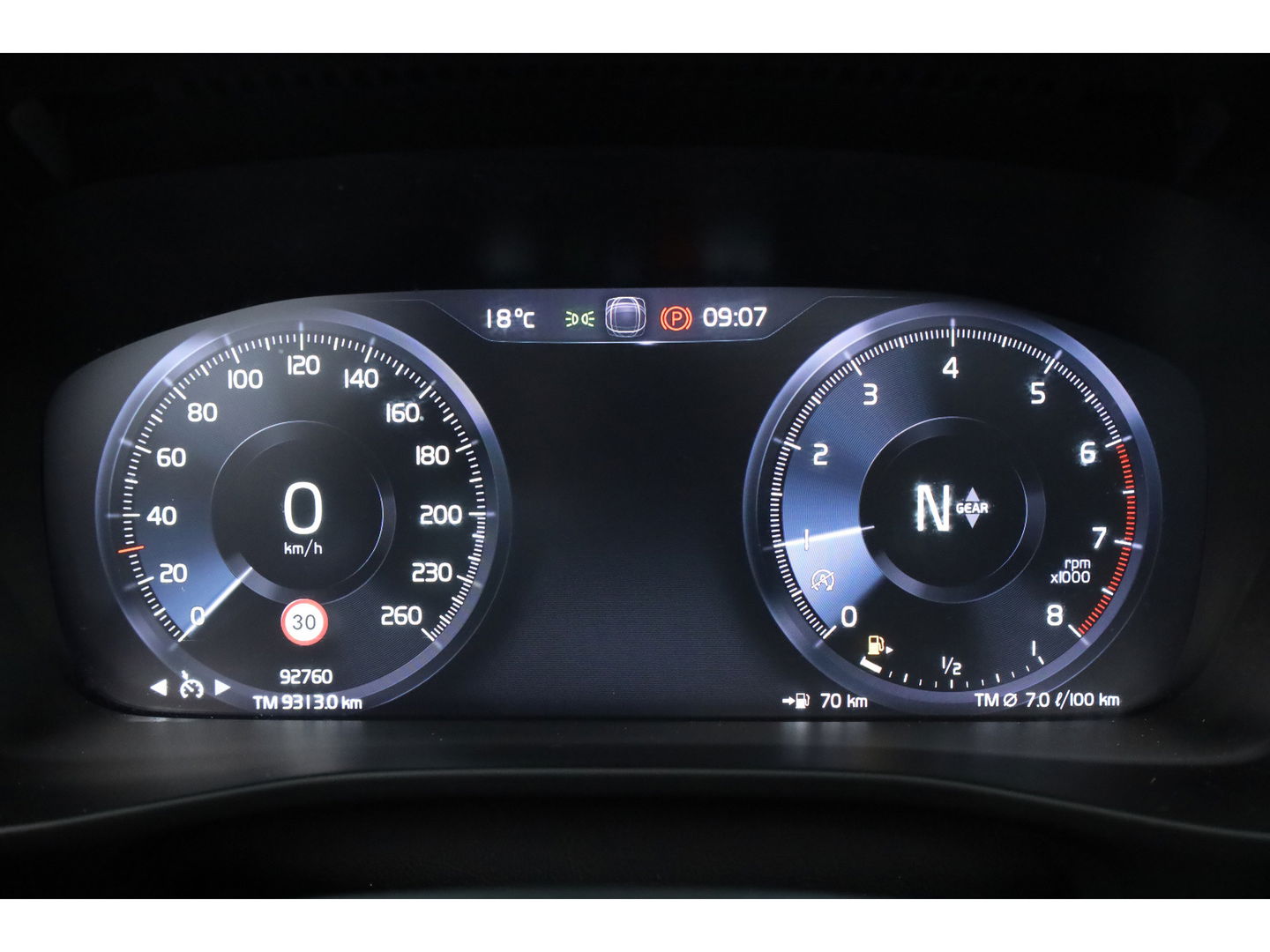 Volvo XC40 1.5 T3 Momentum | Pano-dak | Trekhaak | Navi | Cruise | PDC voor + achter |