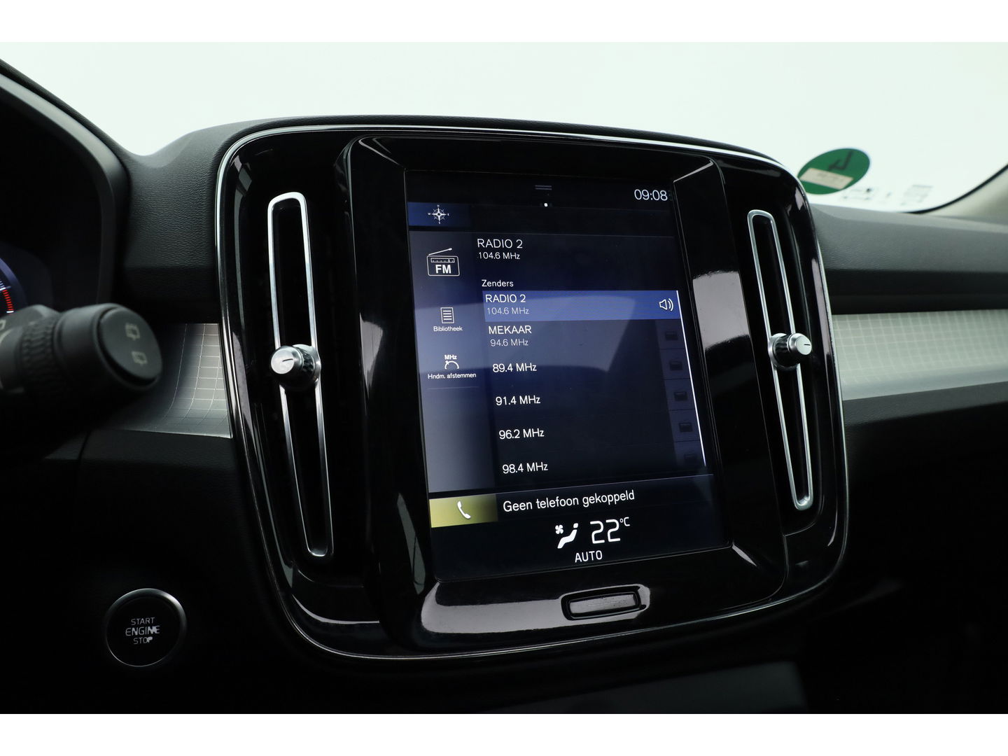 Volvo XC40 1.5 T3 Momentum | Pano-dak | Trekhaak | Navi | Cruise | PDC voor + achter |