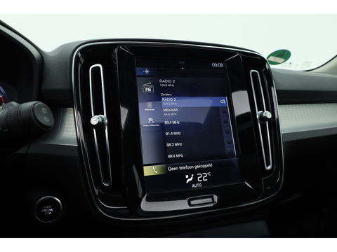 Volvo XC40 1.5 T3 Momentum | Pano-dak | Trekhaak | Navi | Cruise | PDC voor + achter |