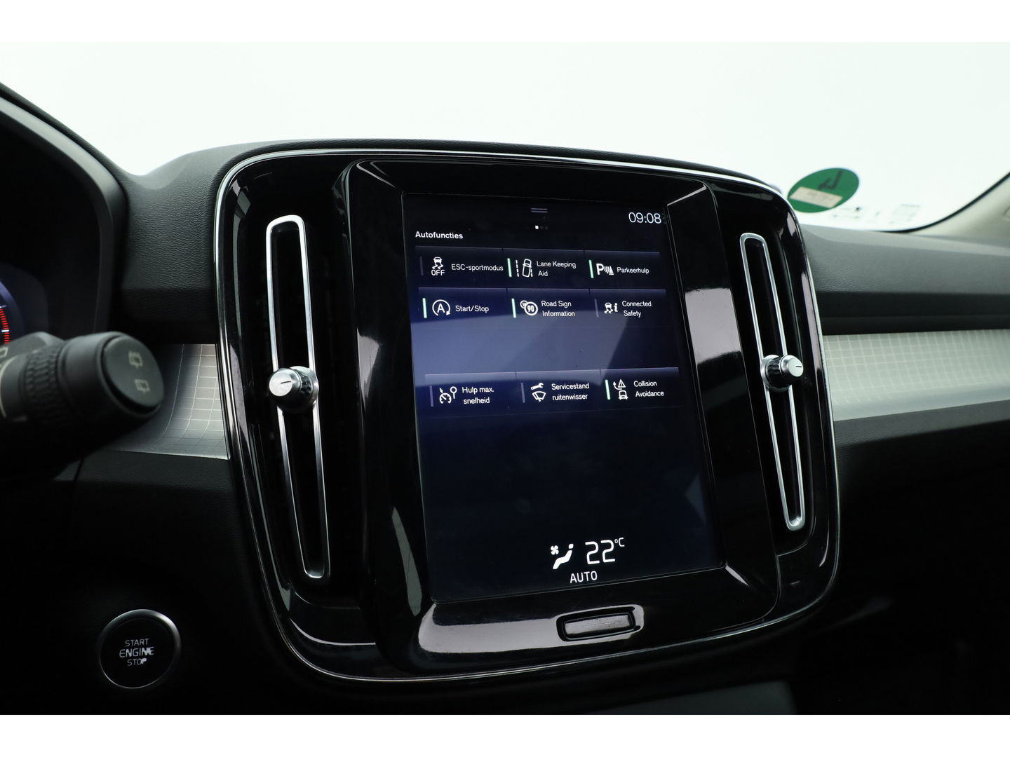 Volvo XC40 1.5 T3 Momentum | Pano-dak | Trekhaak | Navi | Cruise | PDC voor + achter |