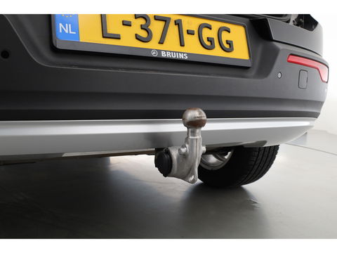 Volvo XC40 1.5 T3 Momentum | Pano-dak | Trekhaak | Navi | Cruise | PDC voor + achter |