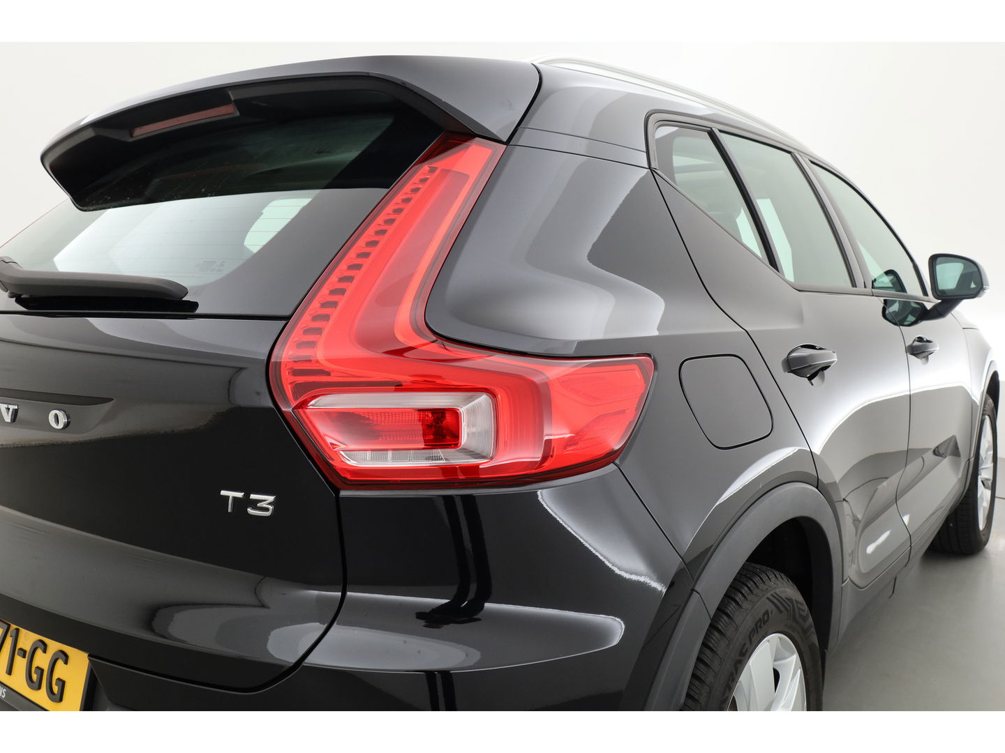Volvo XC40 1.5 T3 Momentum | Pano-dak | Trekhaak | Navi | Cruise | PDC voor + achter |