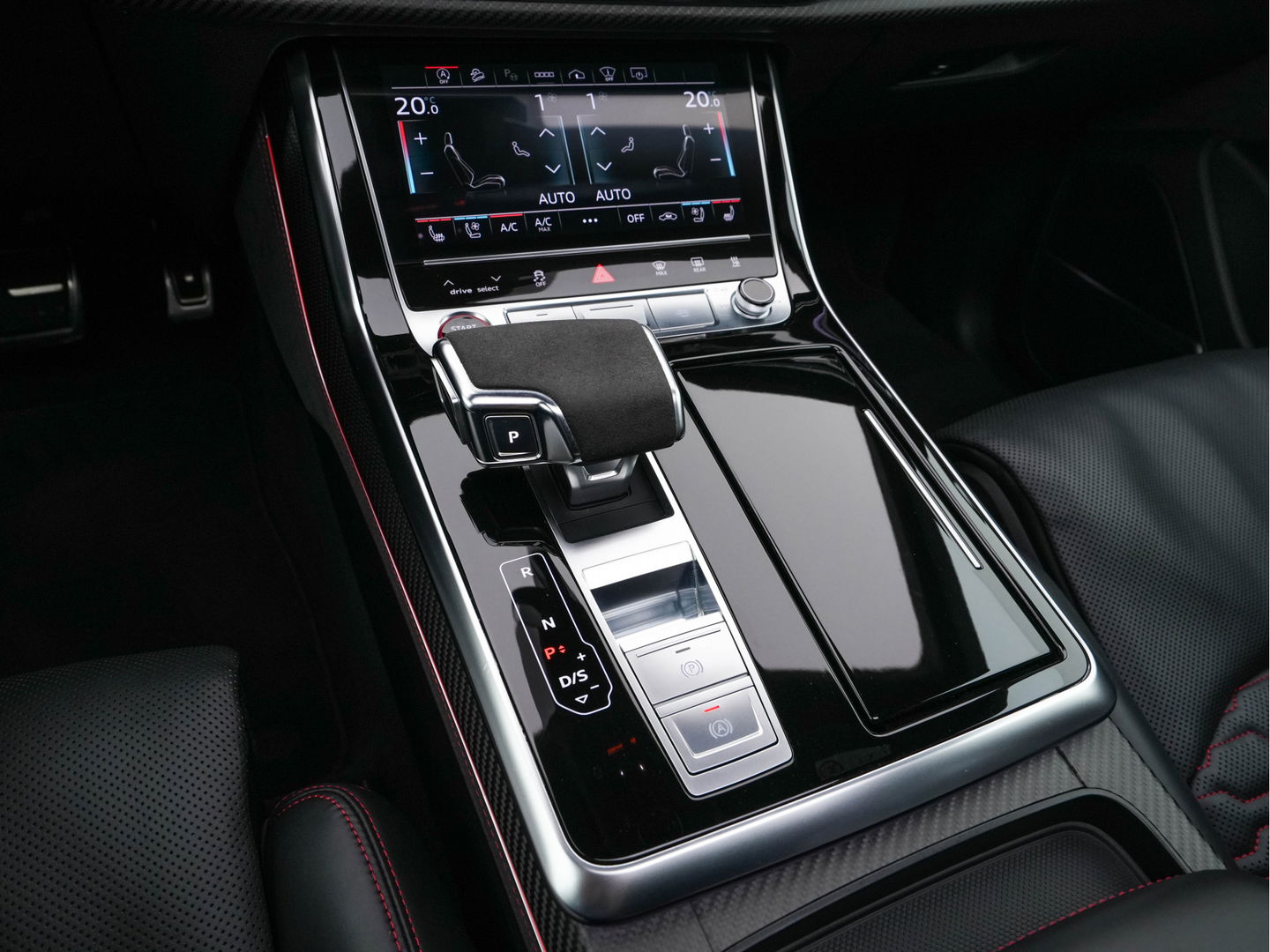 Audi RS Q8 4.0 TFSI quattro *MILLTEK | CERAMIC-BRAKES | PANO | HEAD-UP | CARBON-PACK | LEATHER | MEMORY-PACK | 4-WHEEL-STEERING | AIR-SUSPENSION | BANG&OLFUSEN | ADAPTIVE-CRUISE | BLINDSPOT | TOP-VIEW | SOFT-CLOSE | NIG