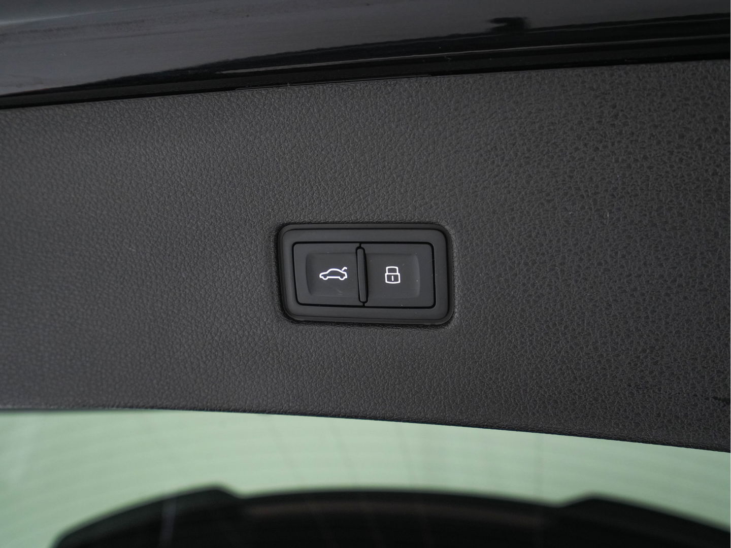 Audi RS Q8 4.0 TFSI quattro *MILLTEK | CERAMIC-BRAKES | PANO | HEAD-UP | CARBON-PACK | LEATHER | MEMORY-PACK | 4-WHEEL-STEERING | AIR-SUSPENSION | BANG&OLFUSEN | ADAPTIVE-CRUISE | BLINDSPOT | TOP-VIEW | SOFT-CLOSE | NIG