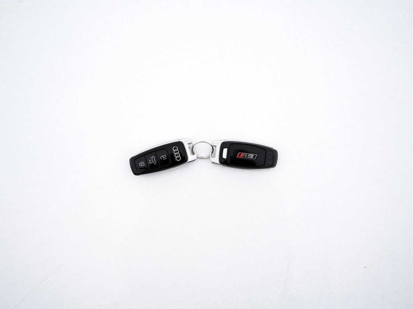 Audi RS Q8 4.0 TFSI quattro *MILLTEK | CERAMIC-BRAKES | PANO | HEAD-UP | CARBON-PACK | LEATHER | MEMORY-PACK | 4-WHEEL-STEERING | AIR-SUSPENSION | BANG&OLFUSEN | ADAPTIVE-CRUISE | BLINDSPOT | TOP-VIEW | SOFT-CLOSE | NIG