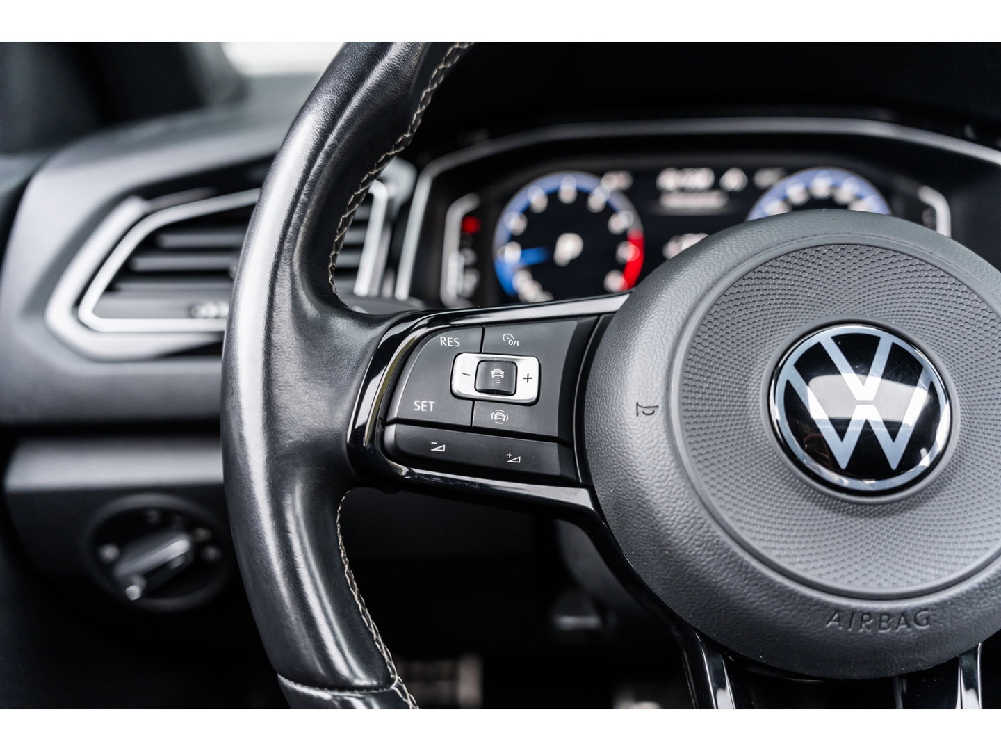 Volkswagen T-Roc 2.0 TSI 4Motion R PANO AKRA KEYLESS LEDER