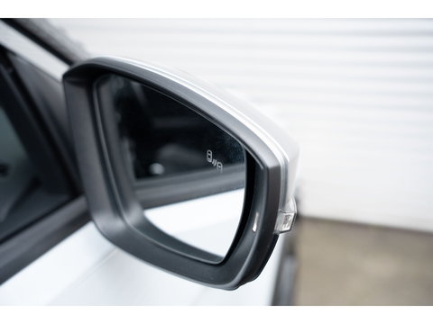 Volkswagen T-Roc 2.0 TSI 4Motion R PANO AKRA KEYLESS LEDER