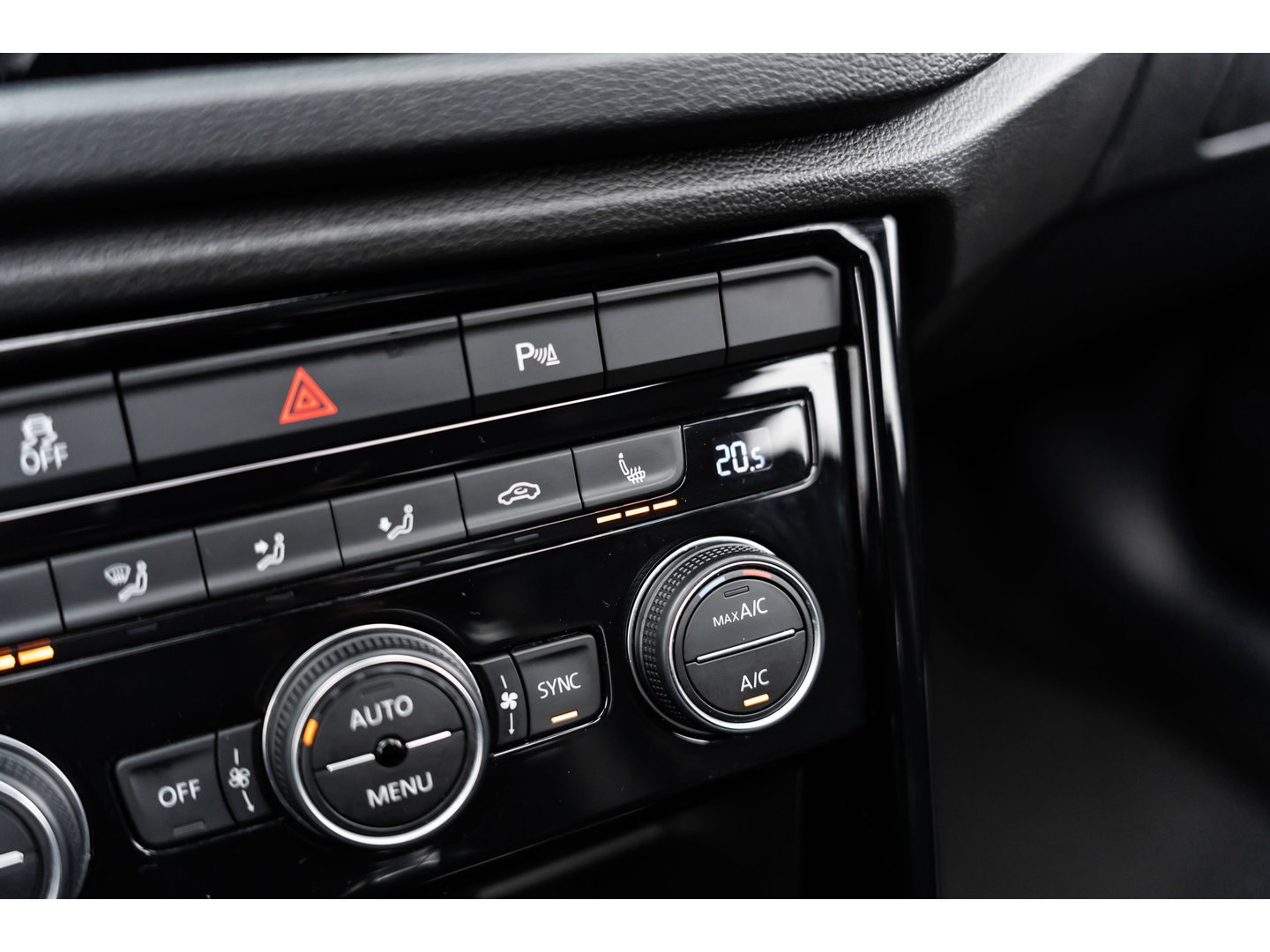 Volkswagen T-Roc 2.0 TSI 4Motion R PANO AKRA KEYLESS LEDER