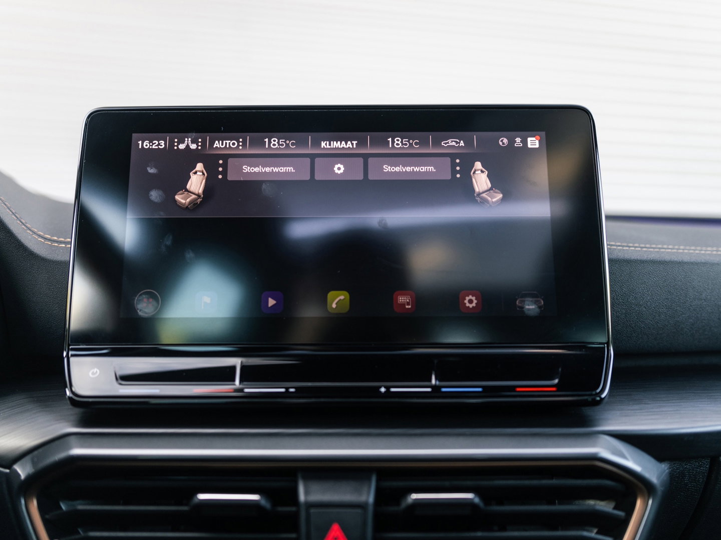 CUPRA Leon ST 2.0 TSI 4DRIVE PANO CAMERA BEATS TREKH. KEYLESS