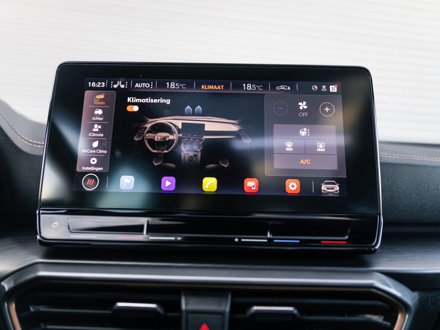 CUPRA Leon ST 2.0 TSI 4DRIVE PANO CAMERA BEATS TREKH. KEYLESS