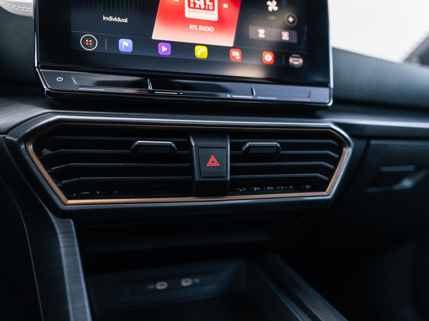 CUPRA Leon ST 2.0 TSI 4DRIVE PANO CAMERA BEATS TREKH. KEYLESS