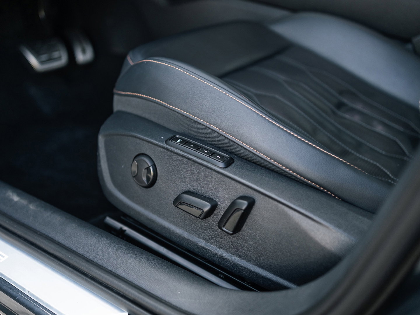 CUPRA Leon ST 2.0 TSI 4DRIVE PANO CAMERA BEATS TREKH. KEYLESS