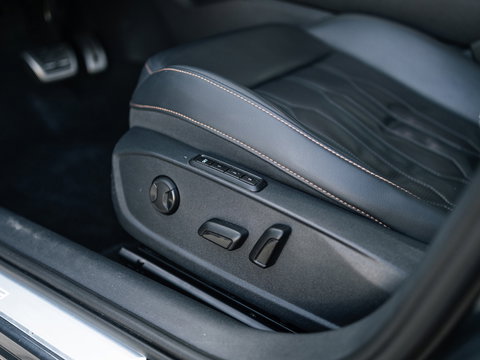 CUPRA Leon ST 2.0 TSI 4DRIVE PANO CAMERA BEATS TREKH. KEYLESS