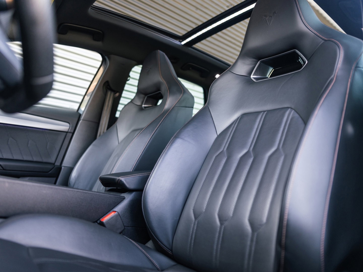 CUPRA Leon ST 2.0 TSI 4DRIVE PANO CAMERA BEATS TREKH. KEYLESS