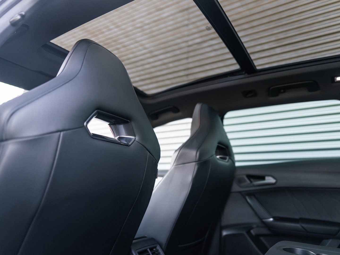 CUPRA Leon ST 2.0 TSI 4DRIVE PANO CAMERA BEATS TREKH. KEYLESS