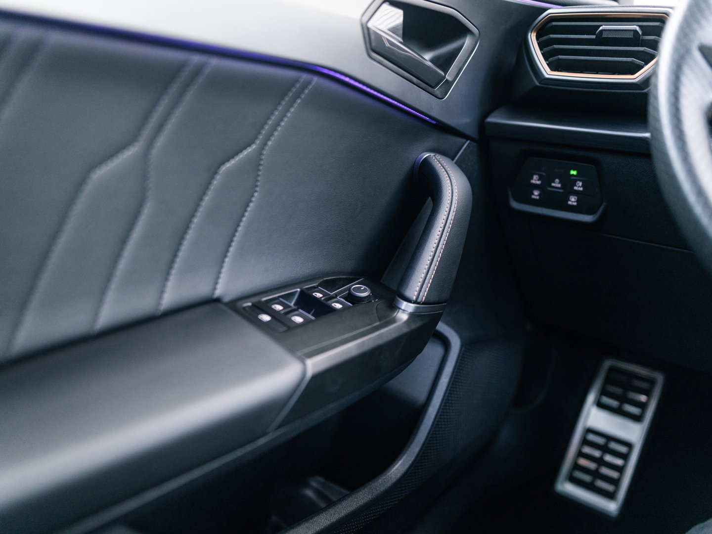 CUPRA Leon ST 2.0 TSI 4DRIVE PANO CAMERA BEATS TREKH. KEYLESS