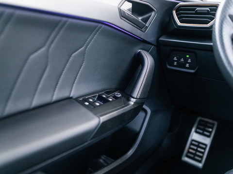 CUPRA Leon ST 2.0 TSI 4DRIVE PANO CAMERA BEATS TREKH. KEYLESS