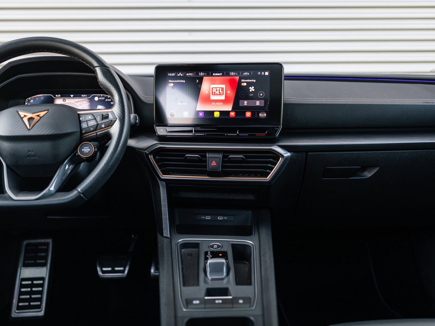 CUPRA Leon ST 2.0 TSI 4DRIVE PANO CAMERA BEATS TREKH. KEYLESS