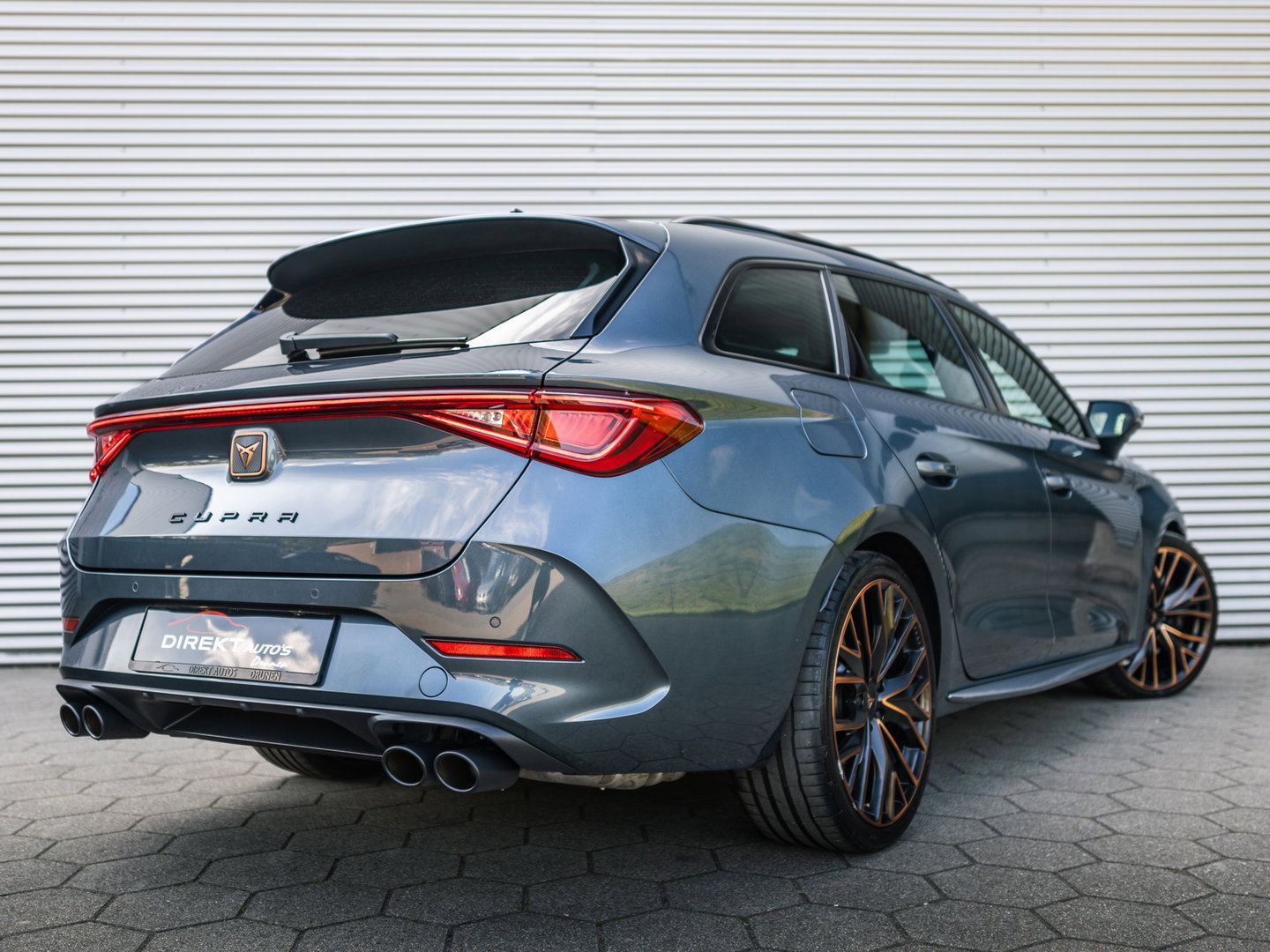 CUPRA Leon ST 2.0 TSI 4DRIVE PANO CAMERA BEATS TREKH. KEYLESS