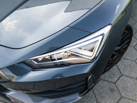 CUPRA Leon ST 2.0 TSI 4DRIVE PANO CAMERA BEATS TREKH. KEYLESS