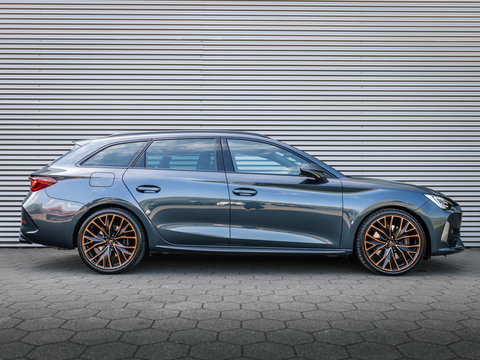 CUPRA Leon ST 2.0 TSI 4DRIVE PANO CAMERA BEATS TREKH. KEYLESS