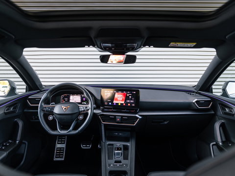 CUPRA Leon ST 2.0 TSI 4DRIVE PANO CAMERA BEATS TREKH. KEYLESS