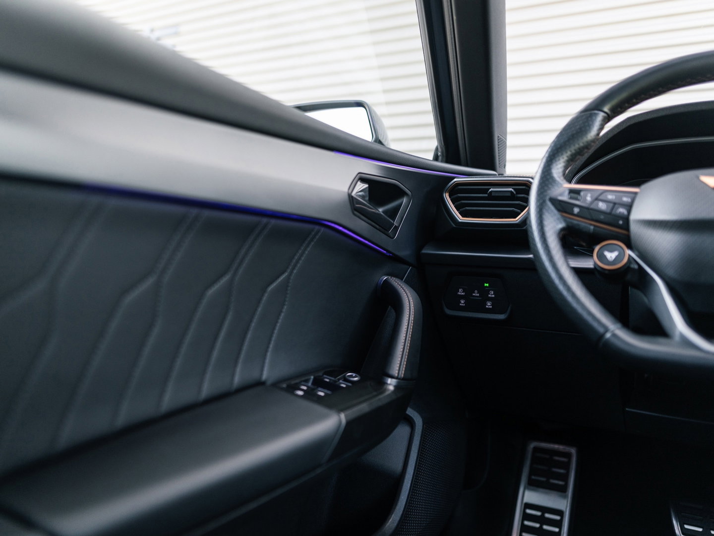 CUPRA Leon ST 2.0 TSI 4DRIVE PANO CAMERA BEATS TREKH. KEYLESS