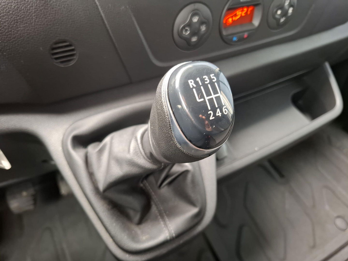 Opel Movano 2.3 Turbo L2H3 CARPLAY / L2H2 / CRUISE CONTROLE / 3 ZITS / NAVI / EURO 6