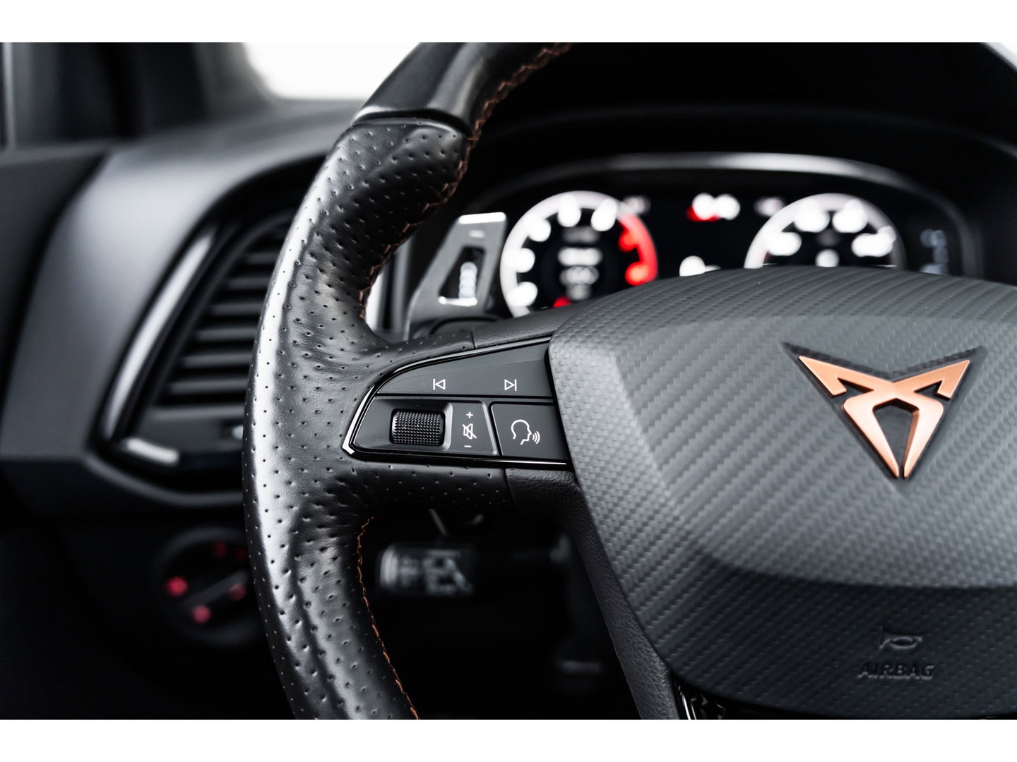 CUPRA Ateca 2.0 TSI 4DRIVE PANO BEATS BREMBO CAMERA KEYLESS