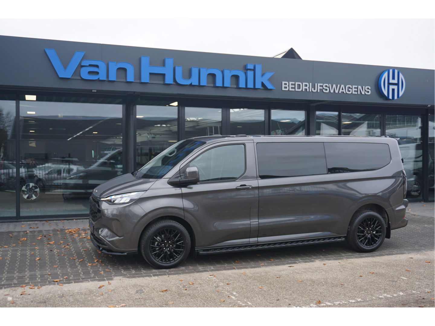 Ford Transit Custom 320L 2.5 PHEV 233PK Dubbel Cabine JWR EDITION PRIJS INCL. BPM !! 13" Navi, Adap. Cruise, Camera, 19" LM, Trekhaak!! NR. HYBDC3