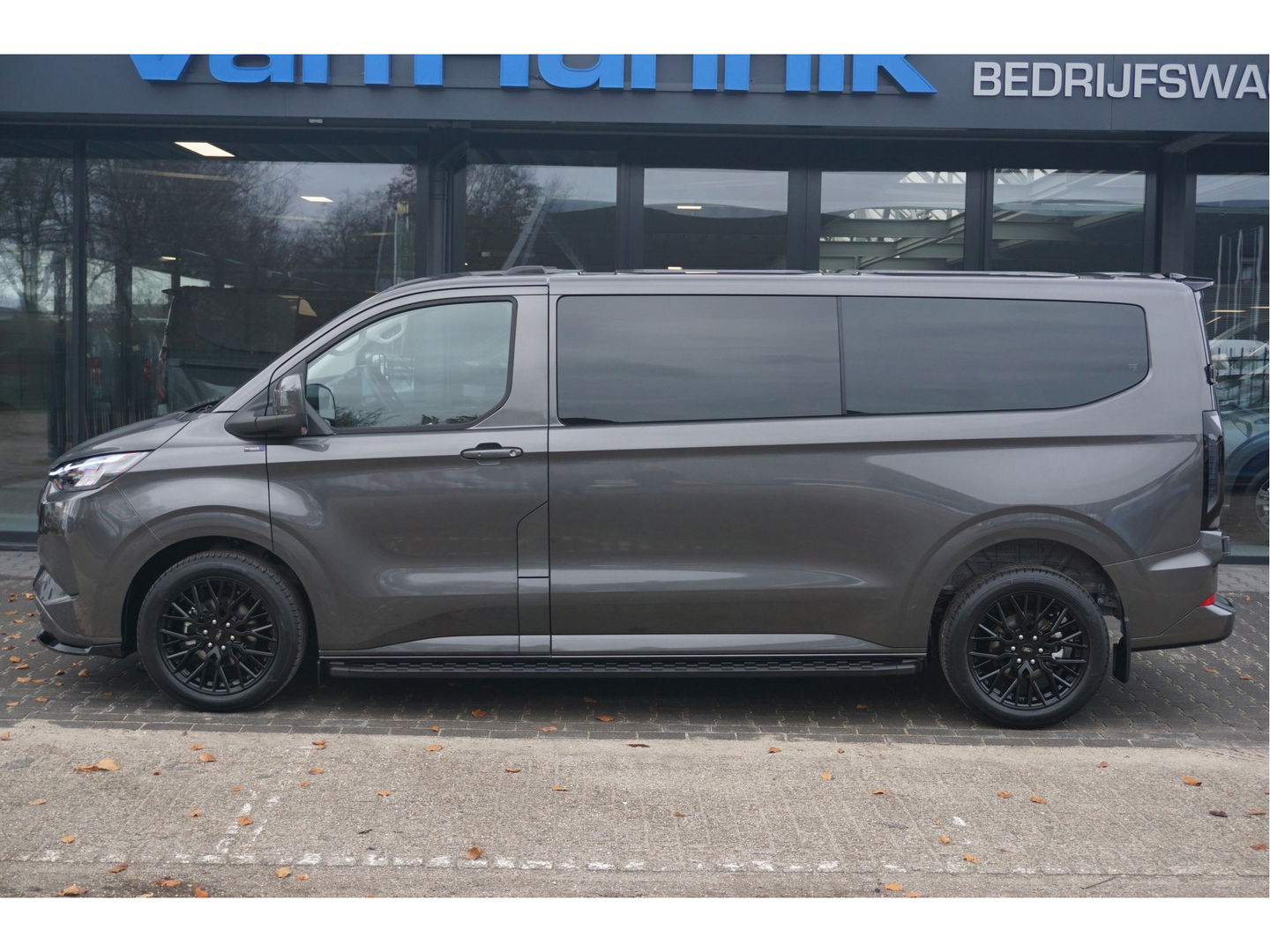 Ford Transit Custom 320L 2.5 PHEV 233PK Dubbel Cabine JWR EDITION PRIJS INCL. BPM !! 13" Navi, Adap. Cruise, Camera, 19" LM, Trekhaak!! NR. HYBDC3