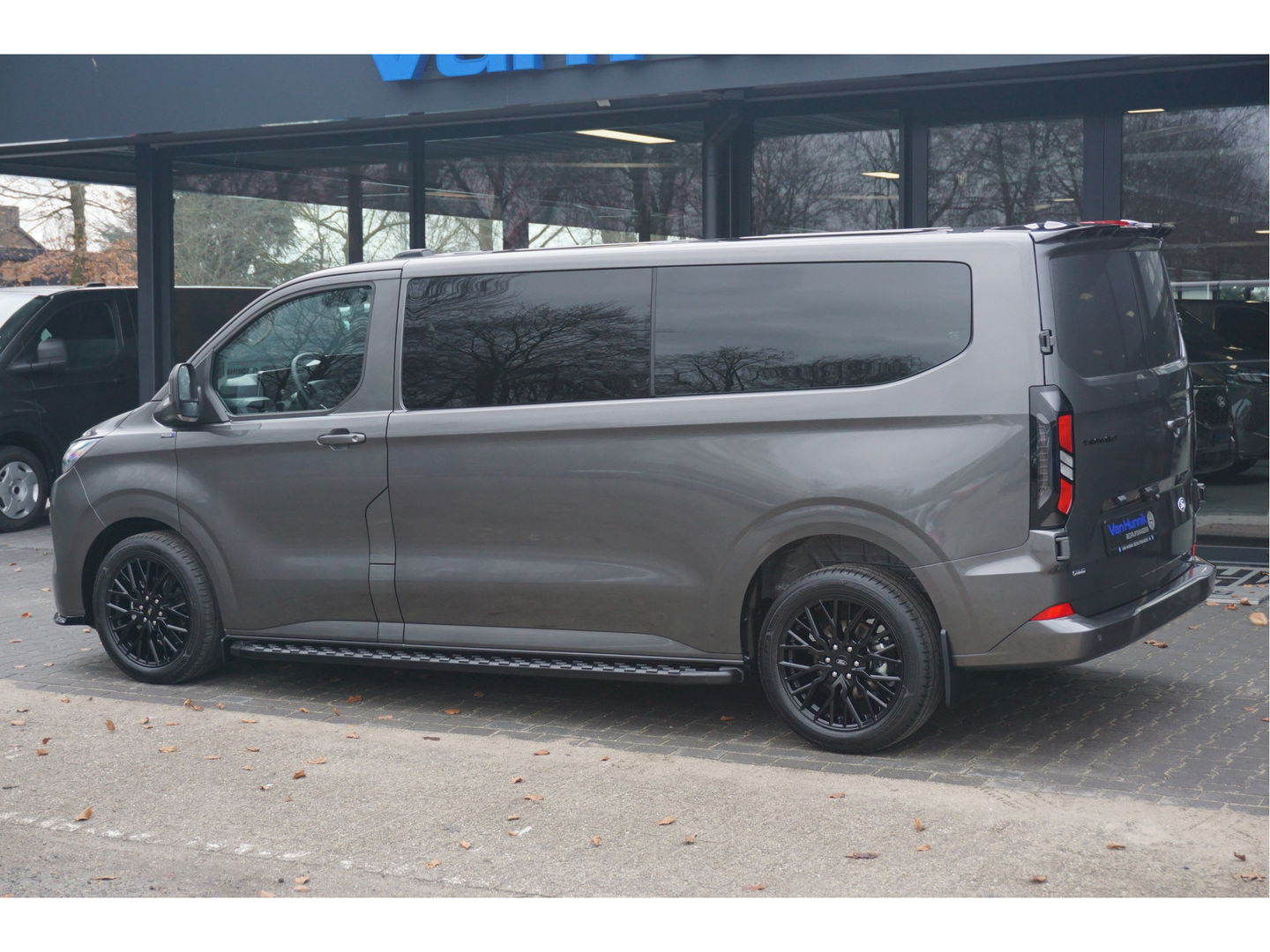 Ford Transit Custom 320L 2.5 PHEV 233PK Dubbel Cabine JWR EDITION PRIJS INCL. BPM !! 13" Navi, Adap. Cruise, Camera, 19" LM, Trekhaak!! NR. HYBDC3