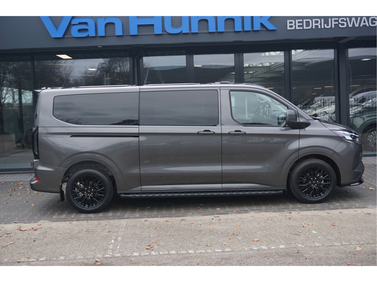 Ford Transit Custom 320L 2.5 PHEV 233PK Dubbel Cabine JWR EDITION PRIJS INCL. BPM !! 13" Navi, Adap. Cruise, Camera, 19" LM, Trekhaak!! NR. HYBDC3