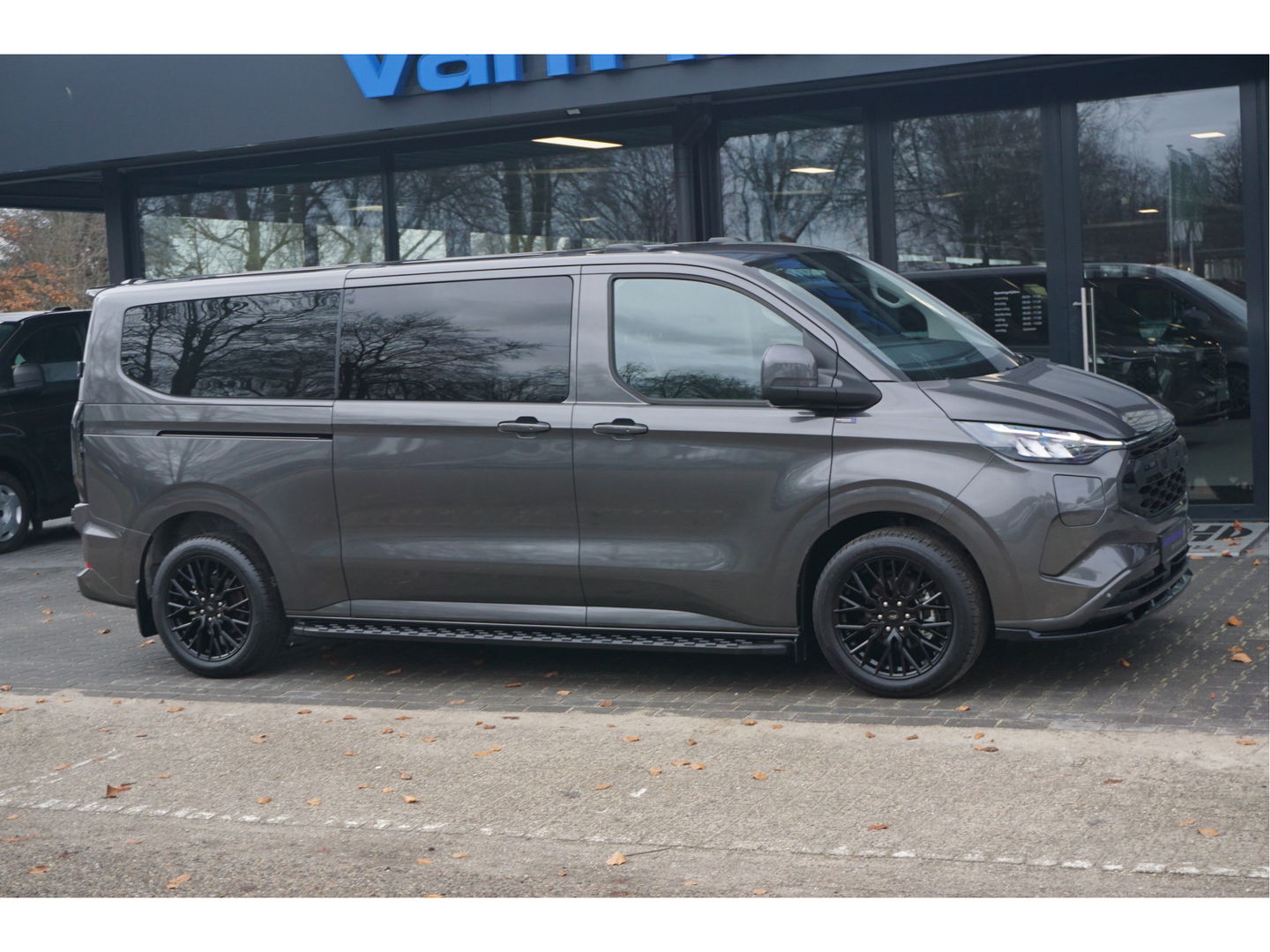 Ford Transit Custom 320L 2.5 PHEV 233PK Dubbel Cabine JWR EDITION PRIJS INCL. BPM !! 13" Navi, Adap. Cruise, Camera, 19" LM, Trekhaak!! NR. HYBDC3