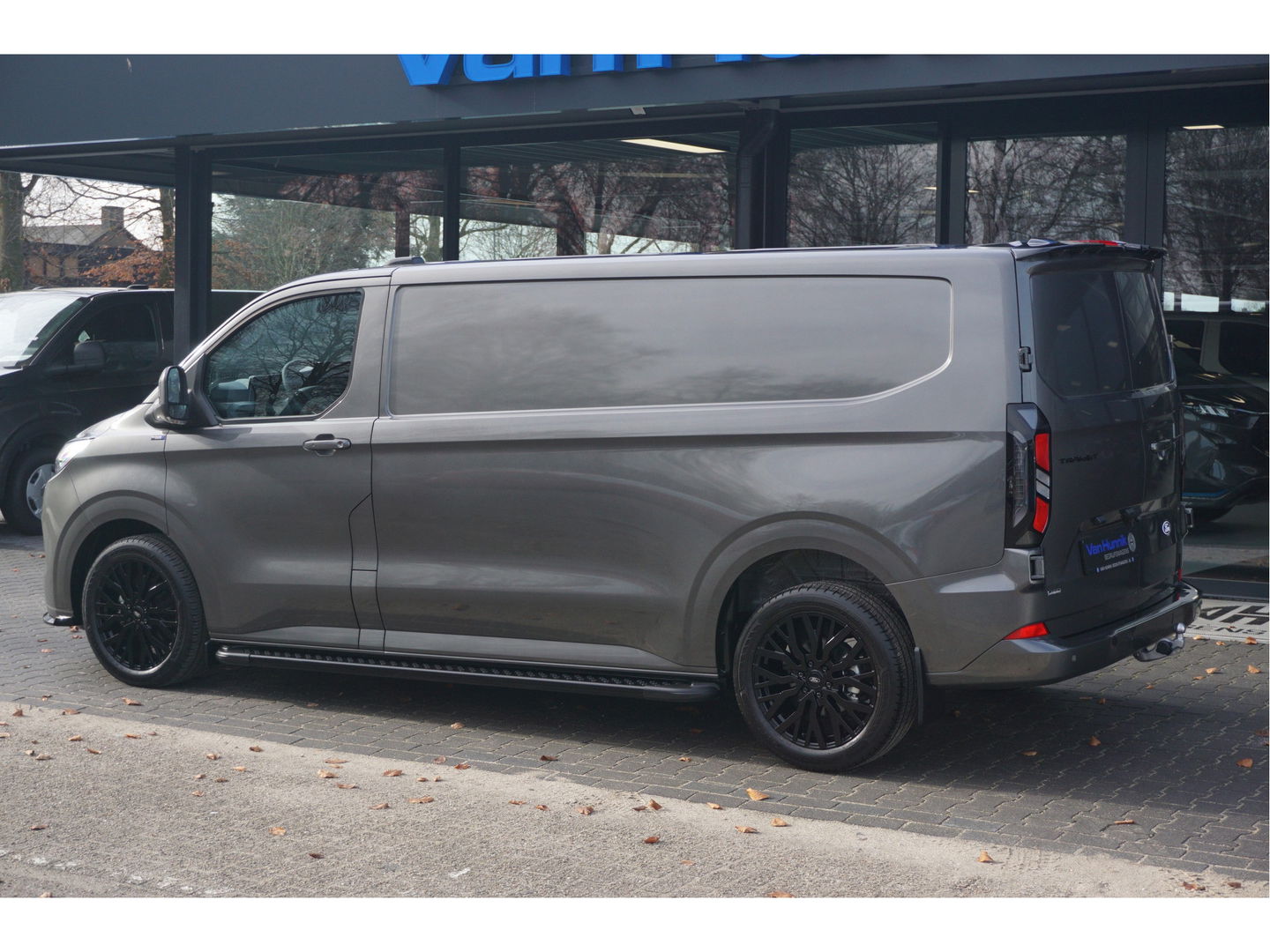 Ford Transit Custom 320L 2.5 PHEV Hybride 233PK JWR EDITION PRIJS INCL. BPM !! 13" Navi, Adap. Cruise, Camera, 19" LM, Trekhaak!! NR. HYB015