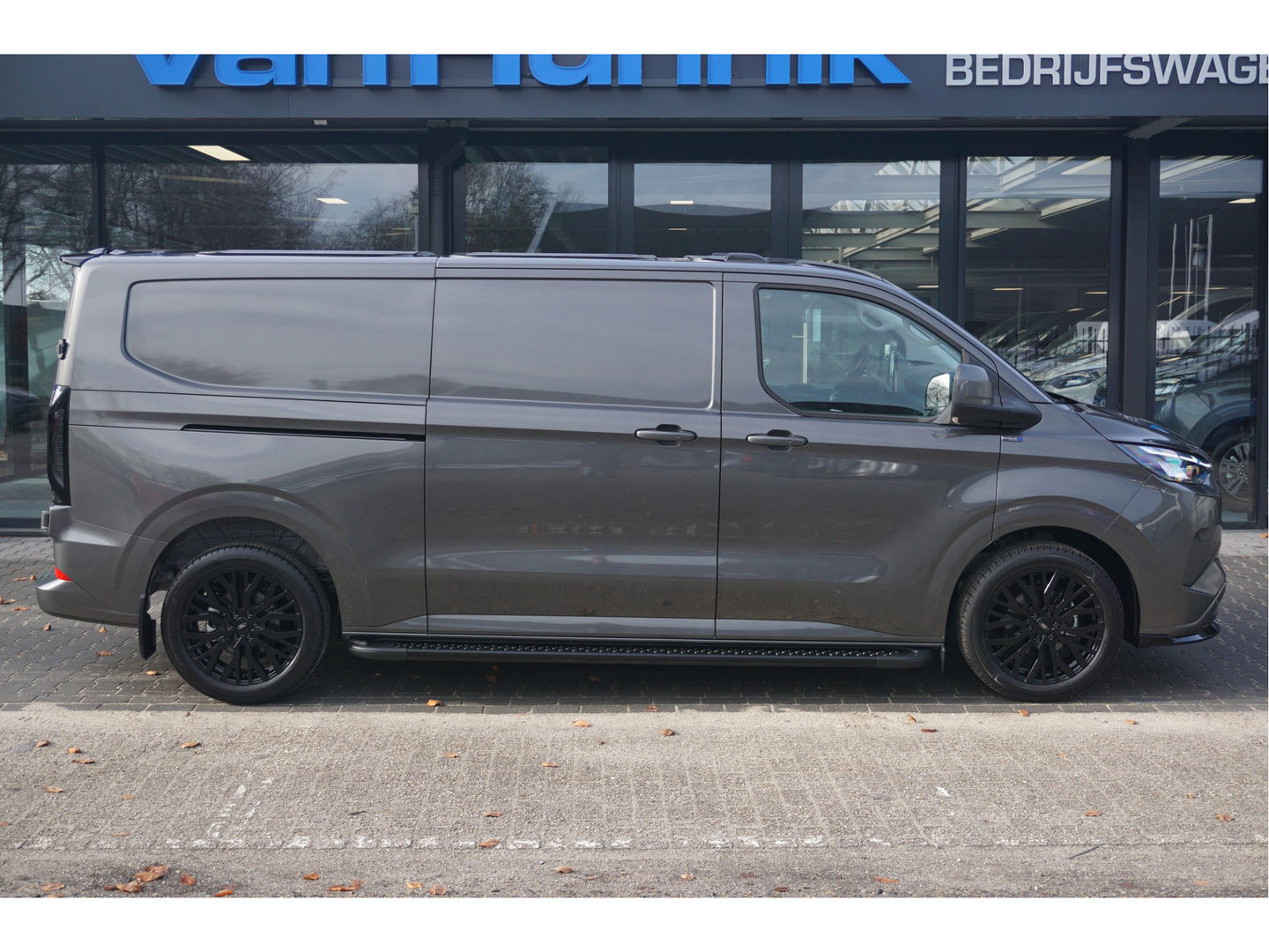 Ford Transit Custom 320L 2.5 PHEV Hybride 233PK JWR EDITION PRIJS INCL. BPM !! 13" Navi, Adap. Cruise, Camera, 19" LM, Trekhaak!! NR. HYB015