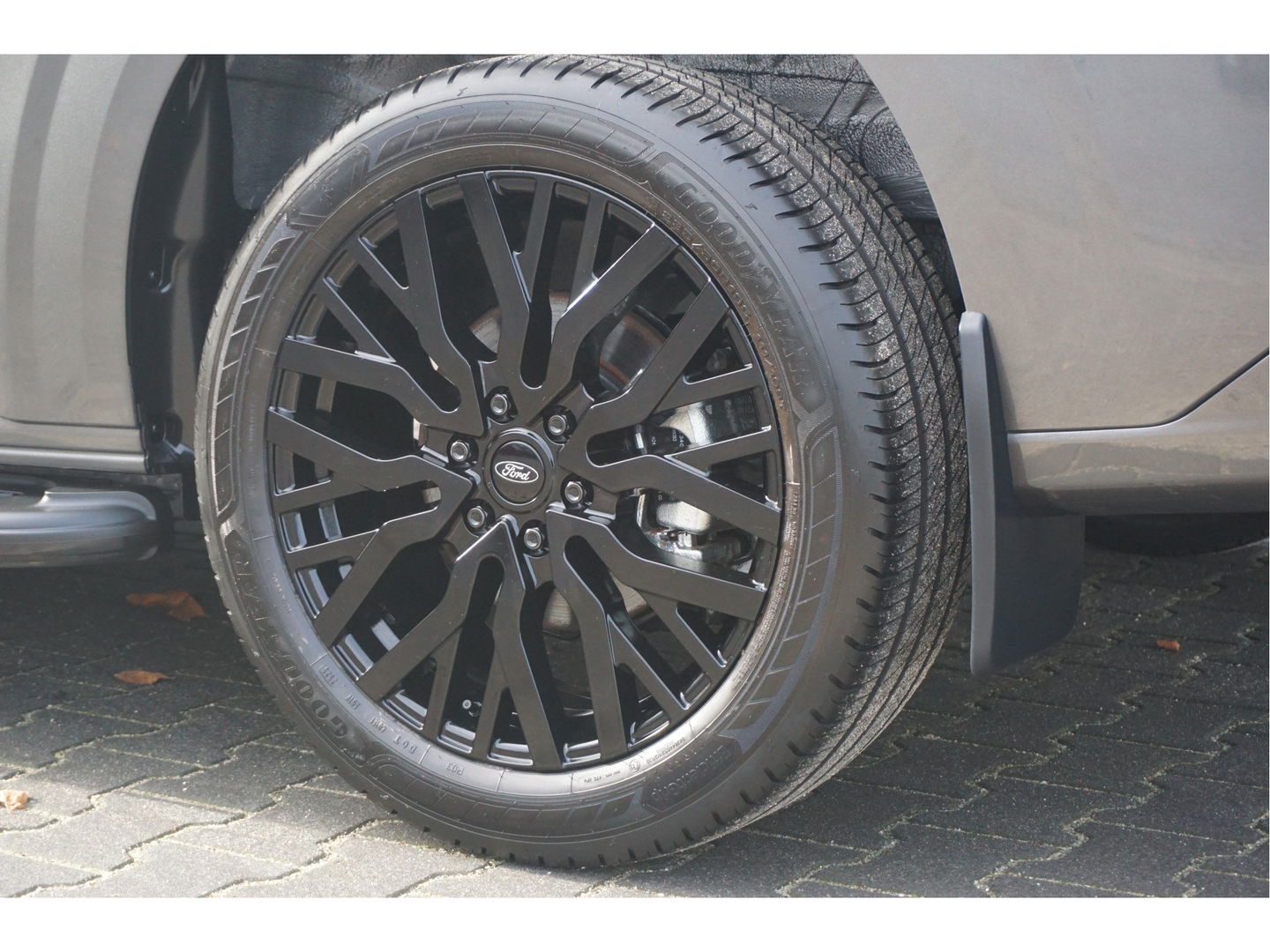 Ford Transit Custom 320L 2.5 PHEV Hybride 233PK JWR EDITION PRIJS INCL. BPM !! 13" Navi, Adap. Cruise, Camera, 19" LM, Trekhaak!! NR. HYB015