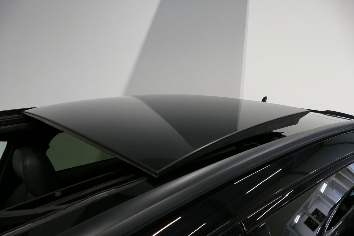 Audi A6 Avant 55 TFSI e quattro S edition Competition / S Line / RS6 Look Diffuser / Maxton Design Bodykit V.2 / Panoramadak / Matrix LED / Apple Carplay - Android Auto / Stoelverwarming / Ambienteverlichting / Stuurwiel verwarming / 21'' LMV / Trekhaak (wegklapb