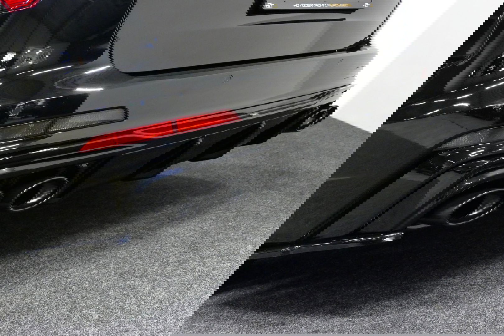 Audi A6 Avant 55 TFSI e quattro S edition Competition / S Line / RS6 Look Diffuser / Maxton Design Bodykit V.2 / Panoramadak / Matrix LED / Apple Carplay - Android Auto / Stoelverwarming / Ambienteverlichting / Stuurwiel verwarming / 21'' LMV / Trekhaak (wegklapb