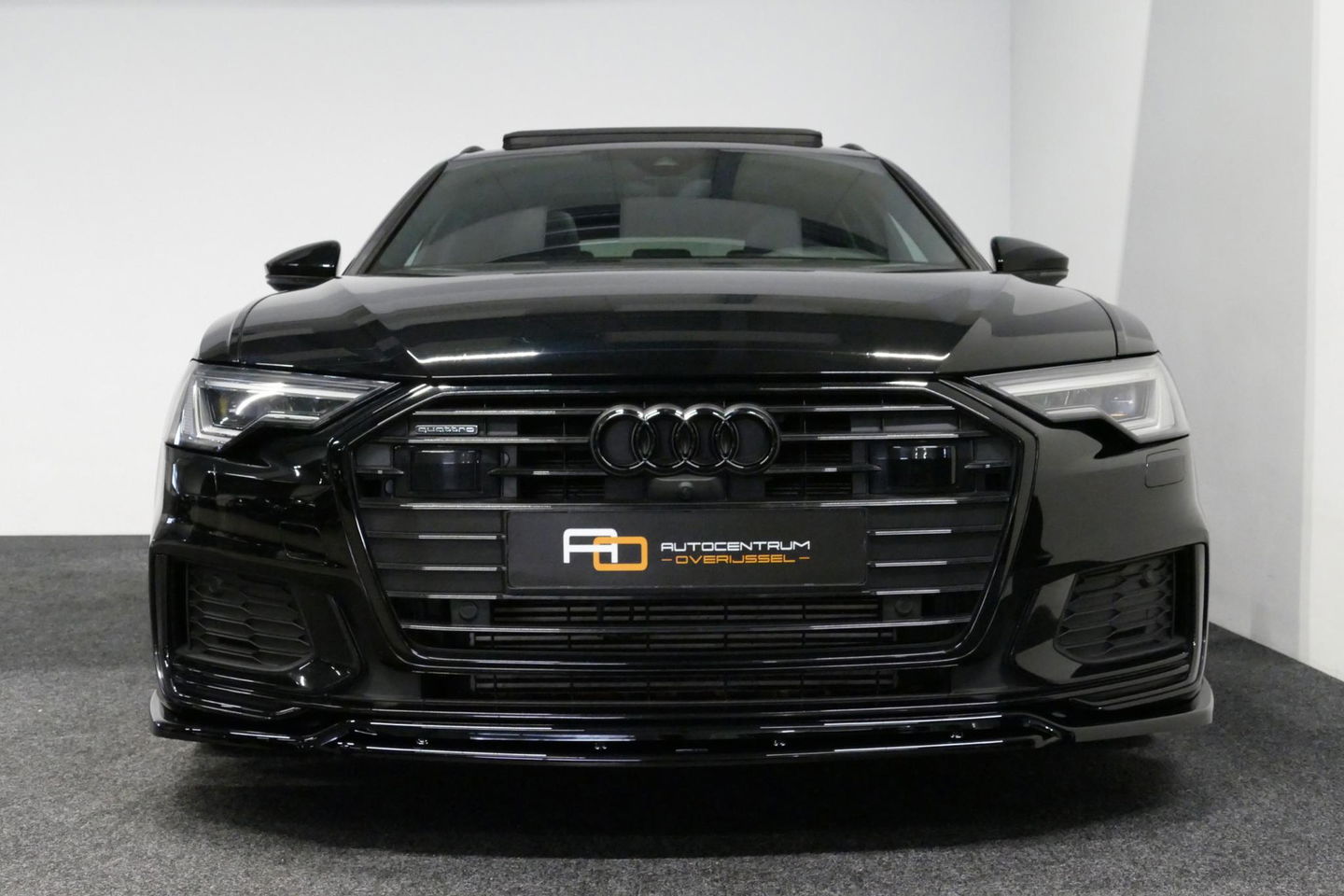 Audi A6 Avant 55 TFSI e quattro S edition Competition / S Line / RS6 Look Diffuser / Maxton Design Bodykit V.2 / Panoramadak / Matrix LED / Apple Carplay - Android Auto / Stoelverwarming / Ambienteverlichting / Stuurwiel verwarming / 21'' LMV / Trekhaak (wegklapb
